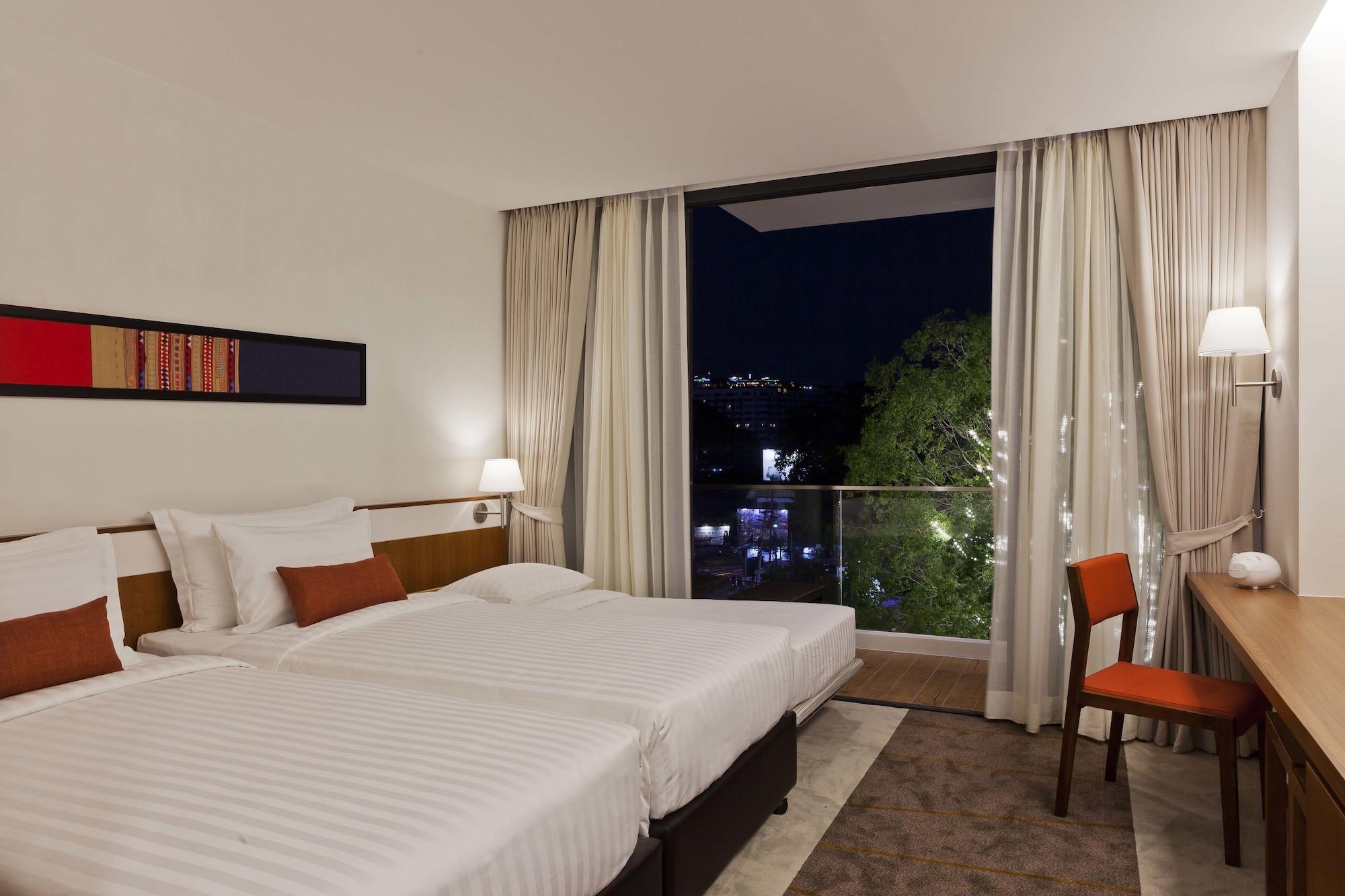 Отель Eastin Tan 4*